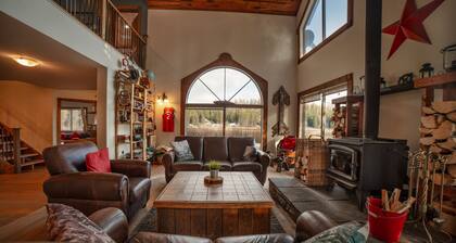 Luxury Cabin at Idabel Lake near Kelowna & Big White on acreage with hot tub.