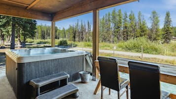 Bañera de hidromasaje al aire libre