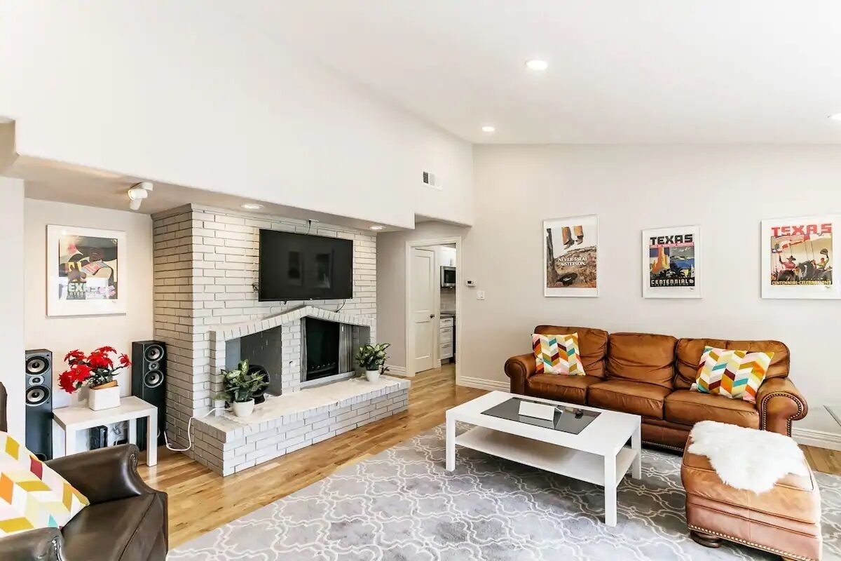 Luxe Modern and Spacious Private Getaway in Dallas!