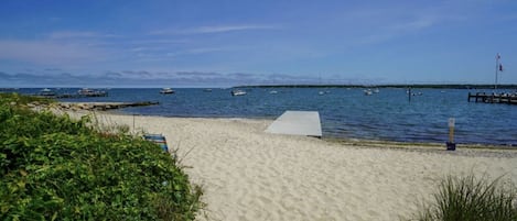 Beach nearby, sun loungers, beach towels