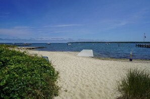 Beach nearby, sun-loungers, beach towels