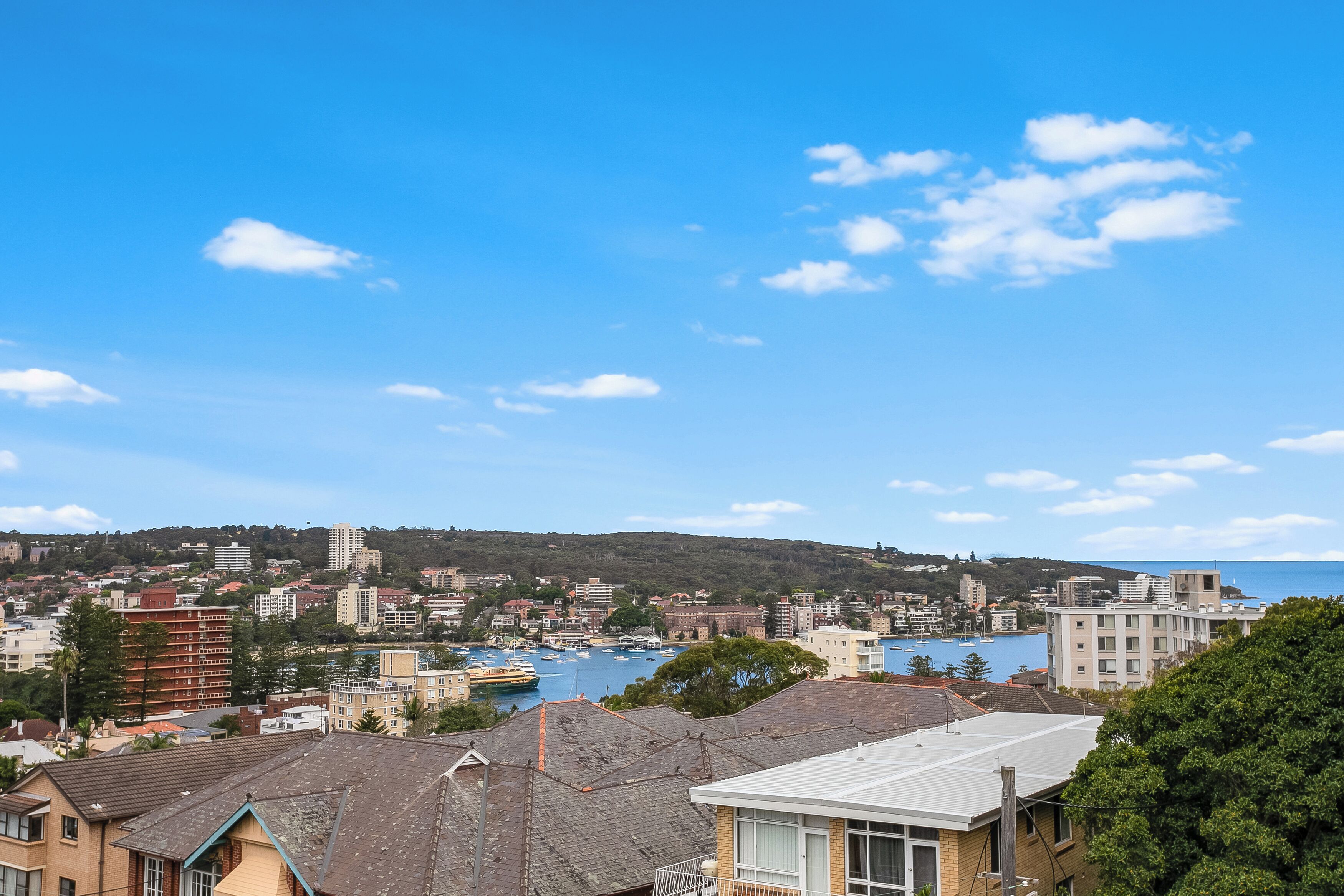 Executive 2 bedroom 2 bath apartment - expansive water/district views Manly — image 3