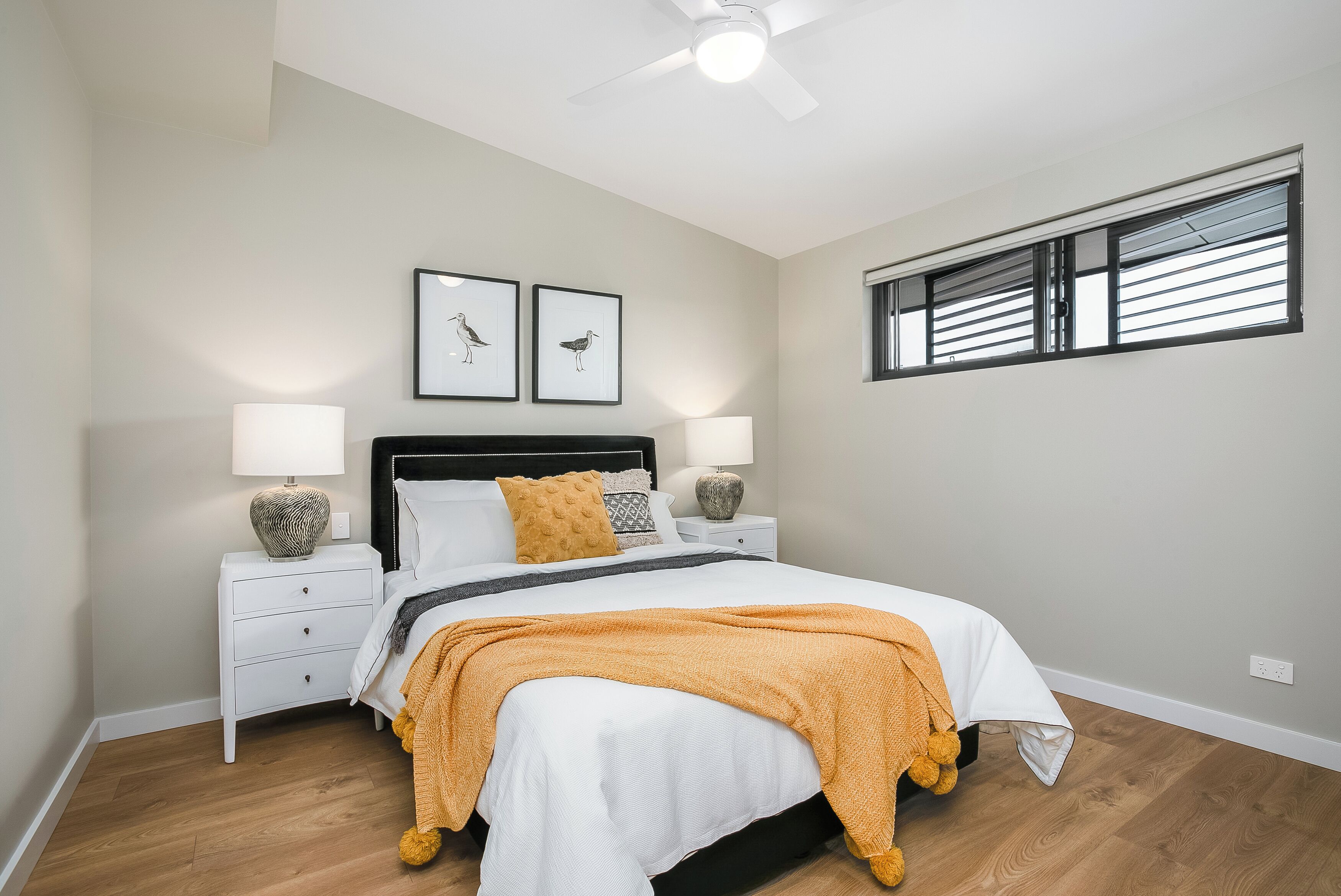 Executive 2 bedroom 2 bath apartment - expansive water/district views Manly — image 12