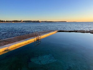 Pool - Executive 2 bedroom 2 bath apartment - expansive water/district views Manly (Manly)