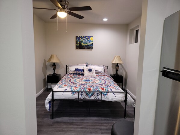 1 bedroom, iron/ironing board, WiFi, bed sheets - Spacious Midtown Studio (Reno)