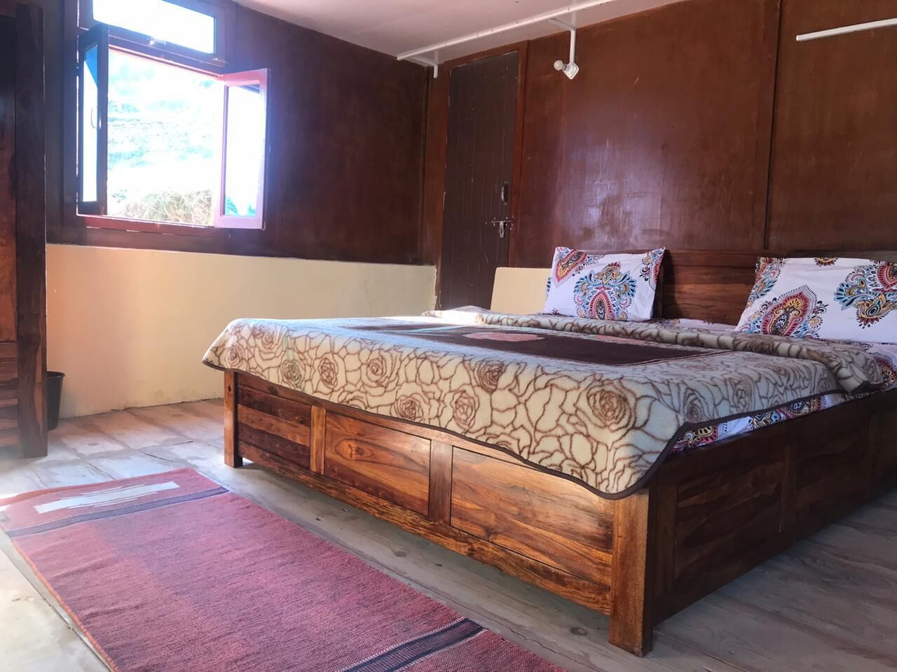 Dayara Yoga hut  - Happiness for all !