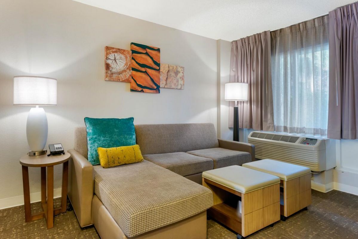 Disney Adventure! Two Family Units, Near Parks, Pool, Free Breakfast