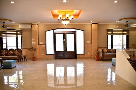Lobby. Mastiff Wildcrest Dharamshala (Chamunda Devi Temple)
