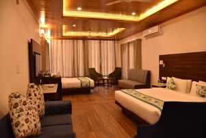 Family Room | Iron/ironing board, free WiFi, bed sheets