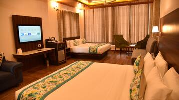 Tabla de planchar con plancha, wifi gratis y ropa de cama