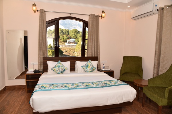 Setrika/meja setrika, Wi-Fi gratis, dan seprai linen