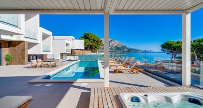 Villa Largo with 4 en-suite bedrooms, heated 33 sqm pool, sea views