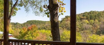 NOLA Suite • Hot Tub • Downtown • Original Art