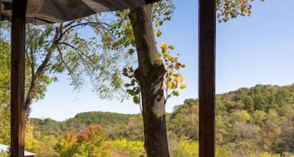 NOLA Suite • Hot Tub • Downtown • Original Art