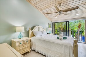 2 bedrooms, free internet, bed sheets - Beautiful, sunlit home with pool, tennis court & beach access - near the marina (Islamorada)