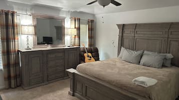 4 bedrooms, desk, travel crib, WiFi