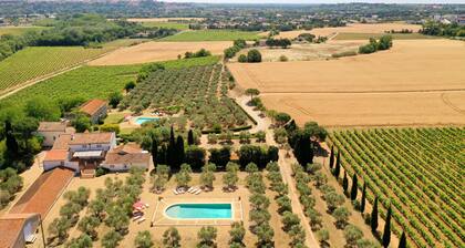 Le Hameau Montplaisir, its 4 houses, 36 beds and 2 large swimming pools!