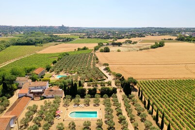 Le Hameau Montplaisir, its 4 houses, 36 beds and 2 large swimming pools!