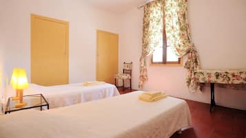 17 habitaciones, tabla de planchar con plancha y cuna de viaje