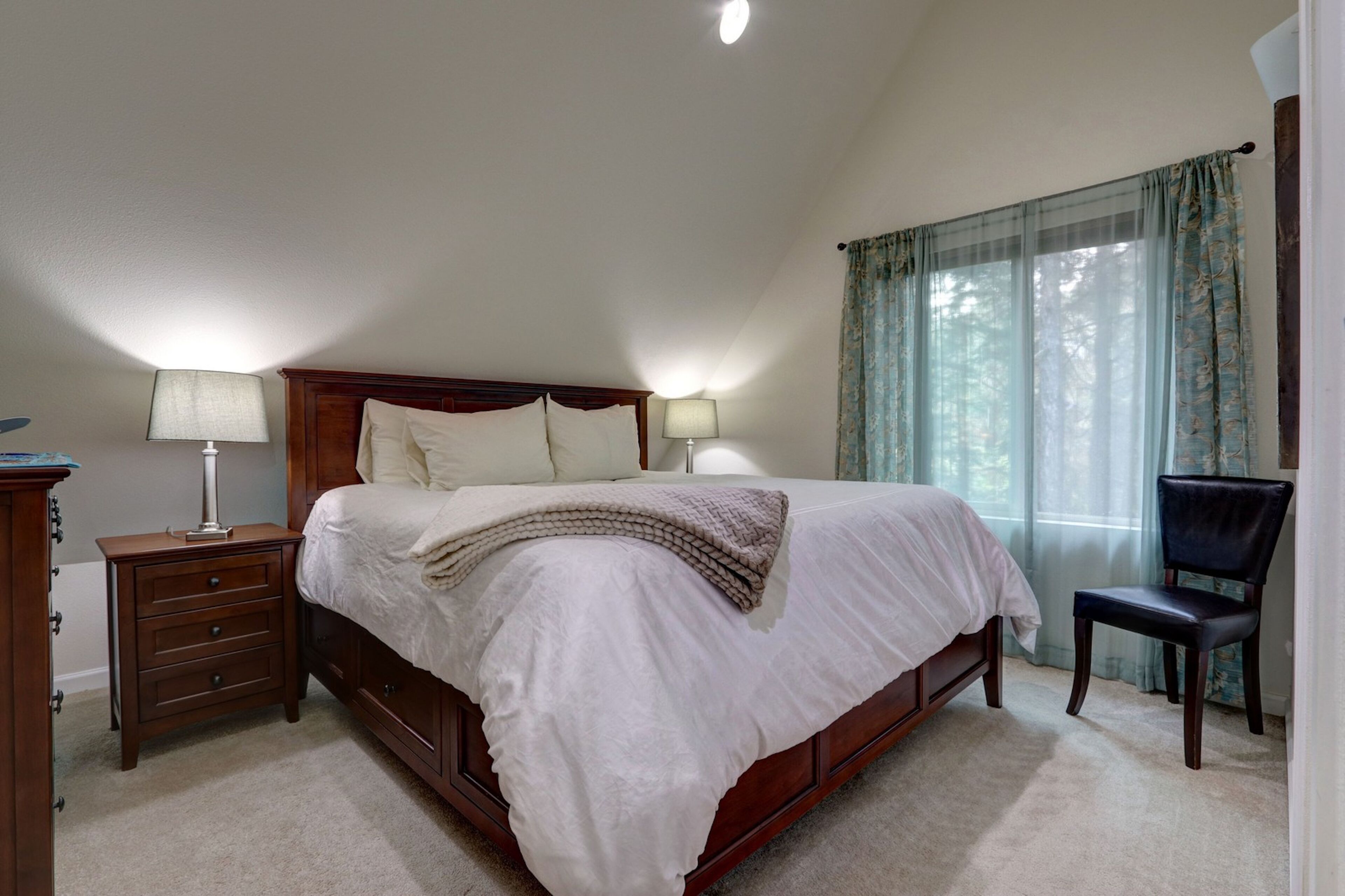 3 bedrooms, internet, bed sheets