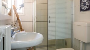 Apartment, 1 Double Bed with Sofa bed, Balcony, City View | Bathroom | Shower, rainfall showerhead, bidet, towels - Italianway - Le Cementine (Lecce)