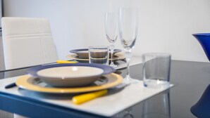 Leilighet, 2 soverom | Spiseområde på rommet