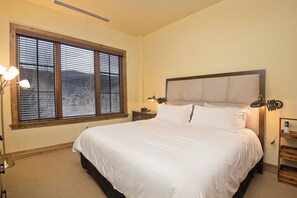 3 bedrooms, travel crib, WiFi, bed sheets