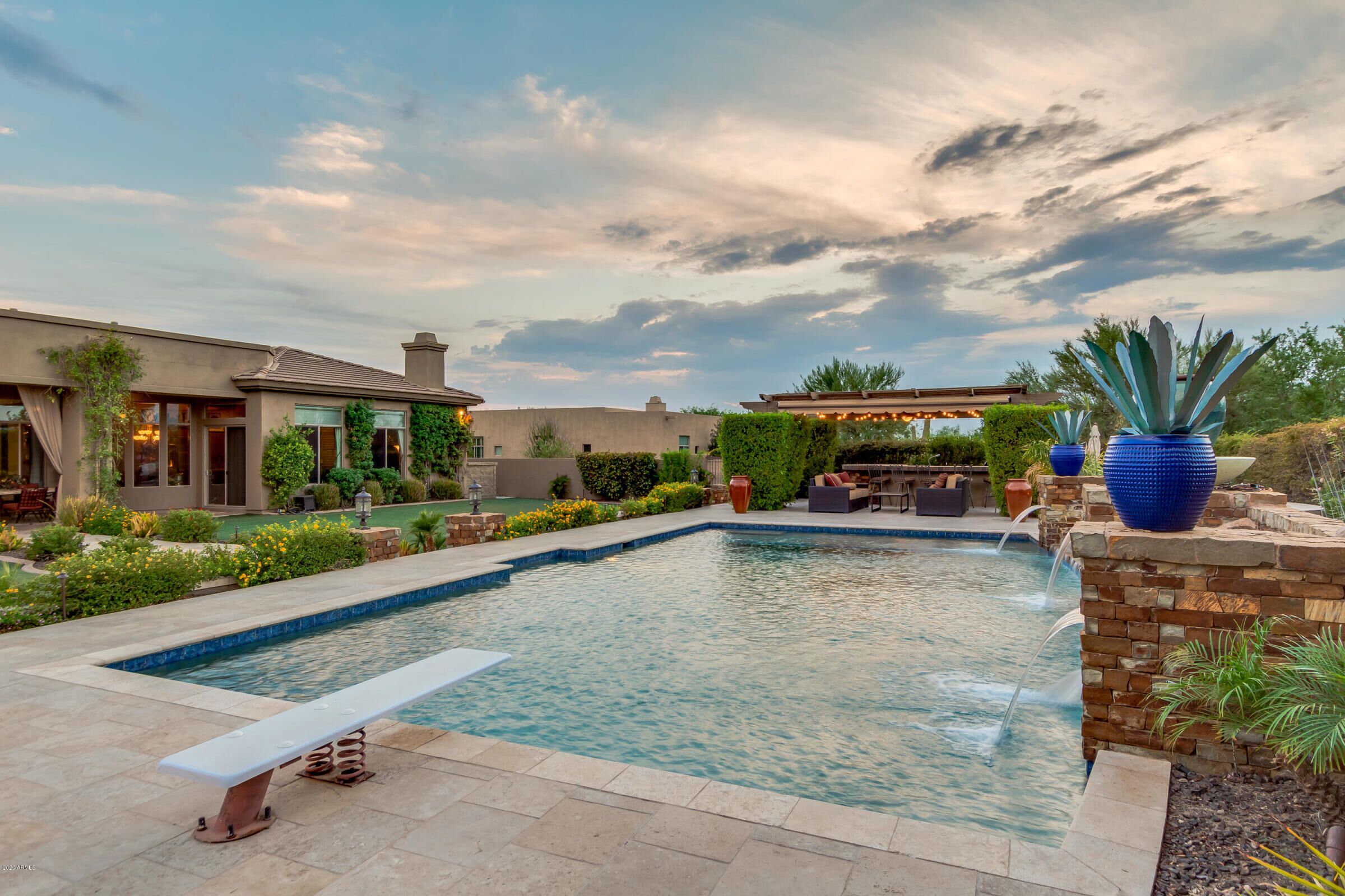 ENTERTAINERS DREAM - RESORT BACKYARD WITH MOUNTAIN VIEWS!