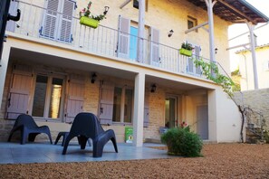Terrace/patio - "Michelle's House in Lugny (Lugny)
