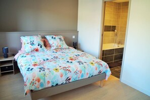 4 多间卧室、免费 WiFi、床单