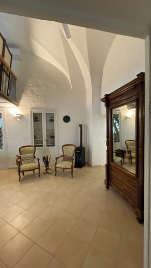 Departamento, 3 habitaciones, con acceso para personas discapacitadas, Terraza | Área de sala de estar | Televisión de 32 pulgadas con canales digitales 