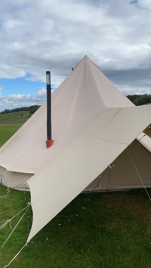 Exterior - Tumbling Tom - Double and Two Singles (Worcester)