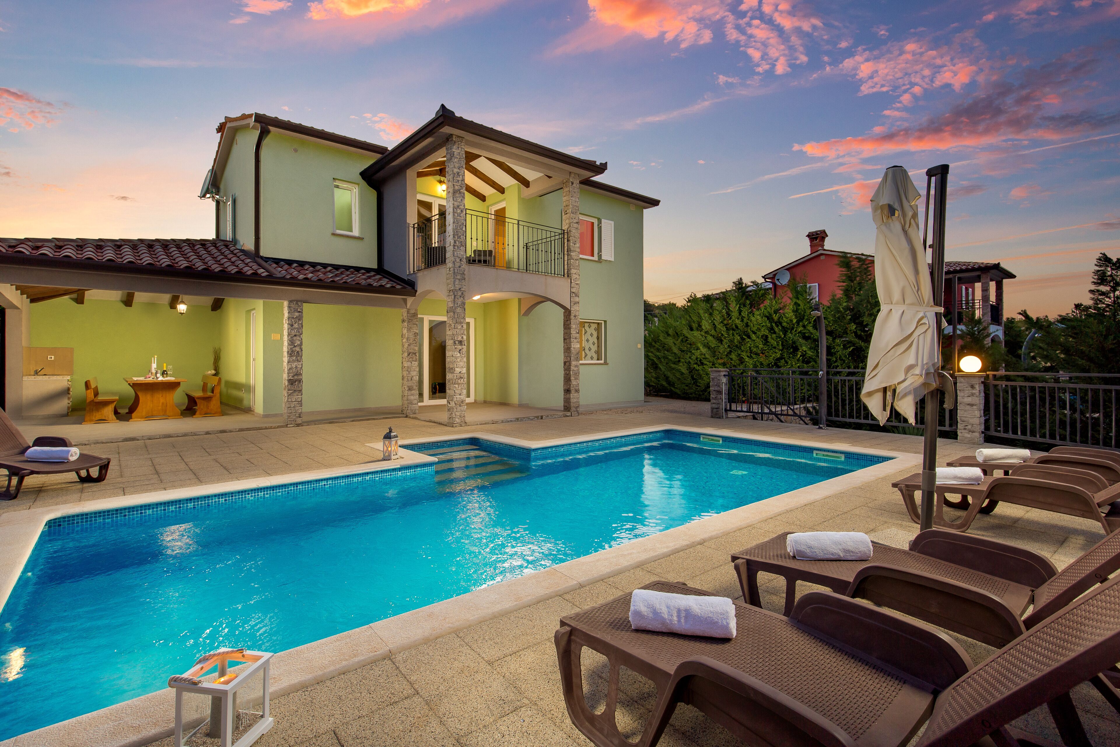 Outdoor pool, pool loungers