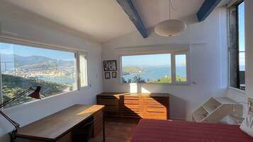 5 bedrooms, iron/ironing board, free WiFi, bed sheets