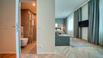 Superior King Room | Living area | 43-inch flat-screen TV with digital channels, TV