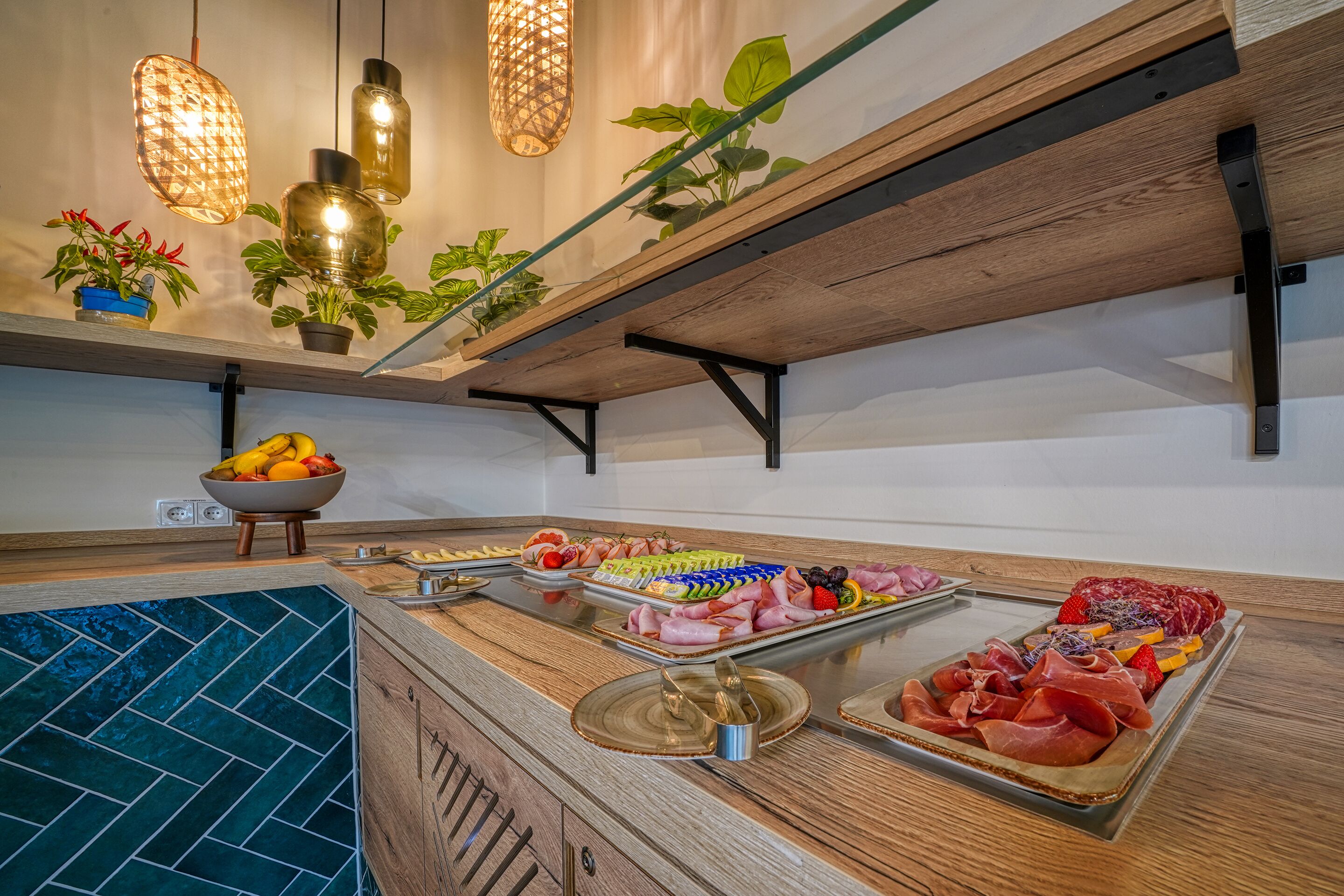 每日供应自助式早餐（每人 EUR 17.9）