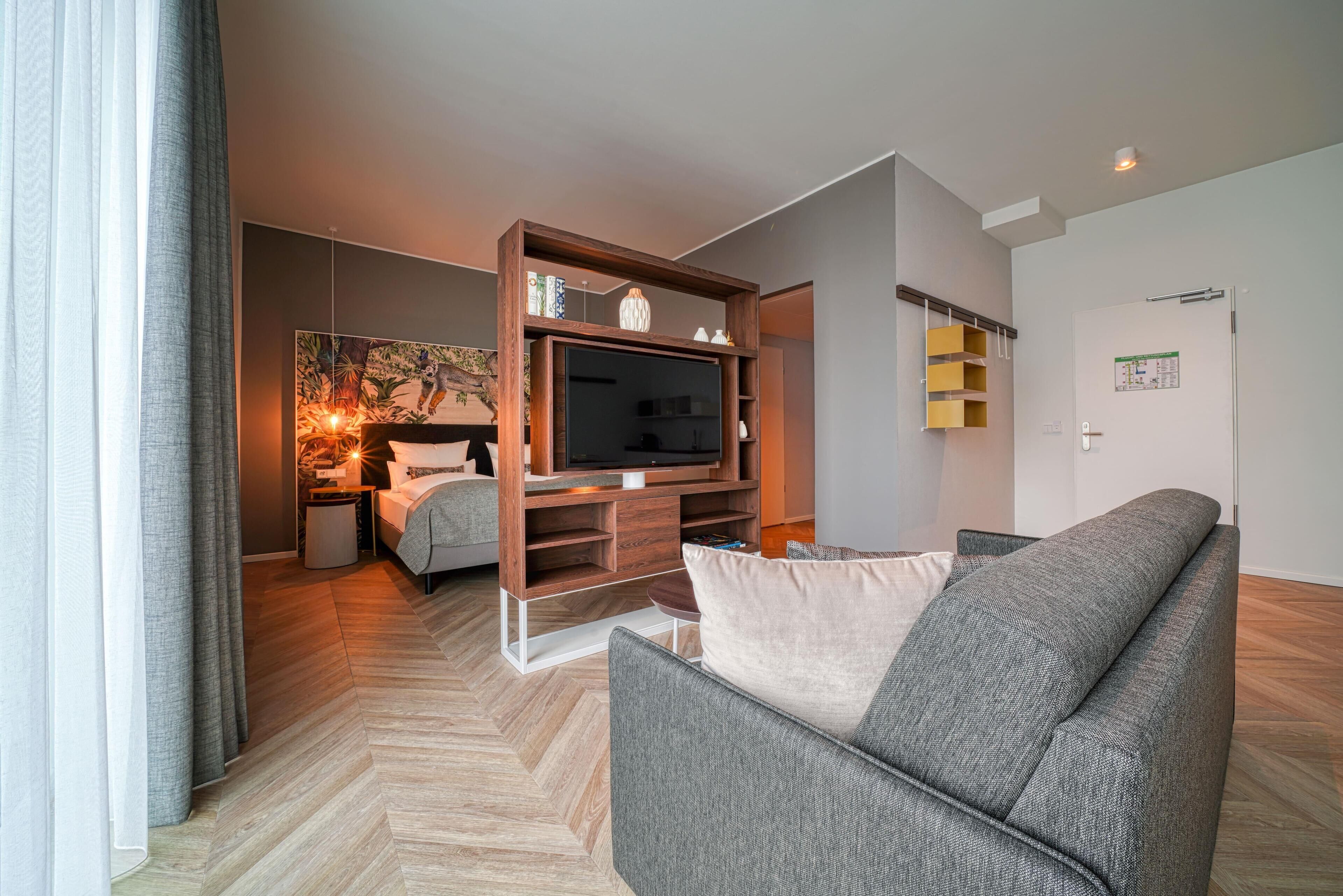 Estudio, 1 cama matrimonial | Caja de seguridad en la habitación y escritorio 
