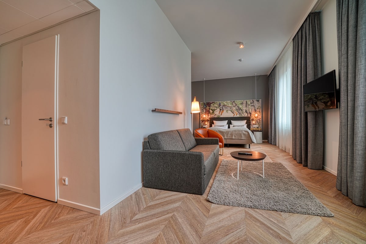 43-inch flat-screen tv with digital channels, tv