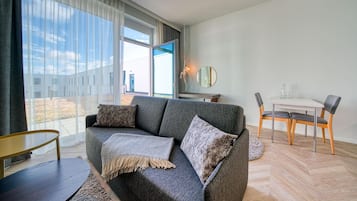 Studio, 1 Double Bed | In-room safe, desk, laptop workspace, soundproofing