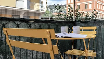 Apartment (2 Bedrooms) | Balkon