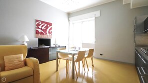 Apartment (2 Bedrooms) | Front of property