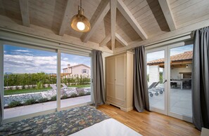 4 bedrooms, in-room safe, iron/ironing board, WiFi