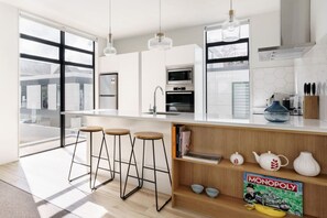 Fridge, microwave, oven, stovetop - Architectural Urban Diamond (Christchurch)