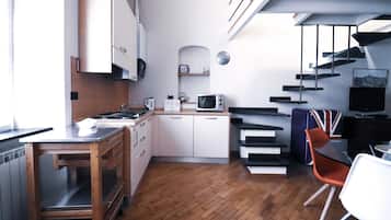 Apartemen (1 Bedroom) | Dapur pribadi | Microwave dan mesin pembuat kopi/teh