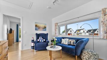 TV, fireplace, ping pong