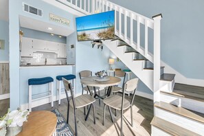 Dining - 🏖️500ft 2 Bch-Updated-Pool Views-Endless Summer F11🏖️ (Panama City Beach)