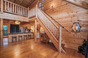 Interior - Beyond Expectations: Pet-Friendly, Wi-Fi, Hot Tub, Resort Pool, Top Amenities, close to Attractions! (Sevierville)