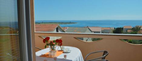 Departamento panorámico, 2 habitaciones, balcón, vista al mar | Vista del balcón