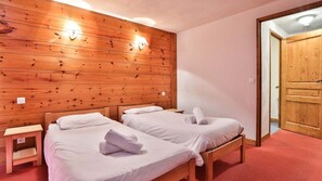 5 bedrooms, WiFi, bed sheets