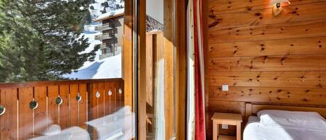 5 bedrooms, WiFi, bed sheets